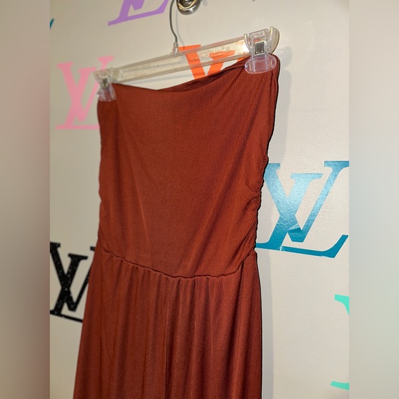 new Effortless Elegance: The Perfect Jumpsuit; staple for your wardrobe small - Picture 7 of 12